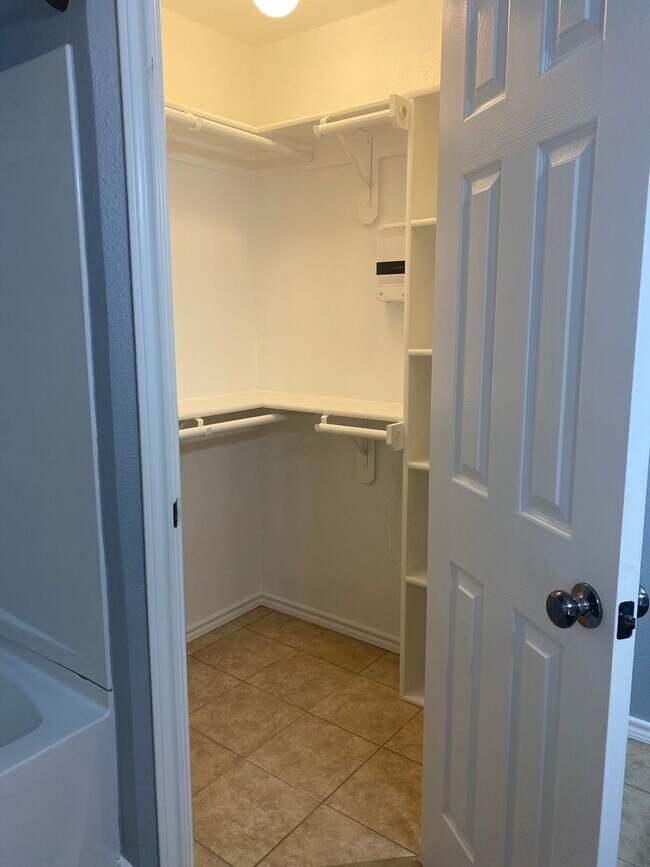 Building Photo - 150 Hunters Cir