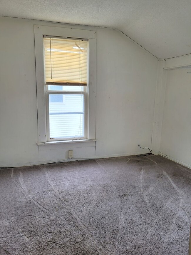 Building Photo - 2 Bedroom Duplex