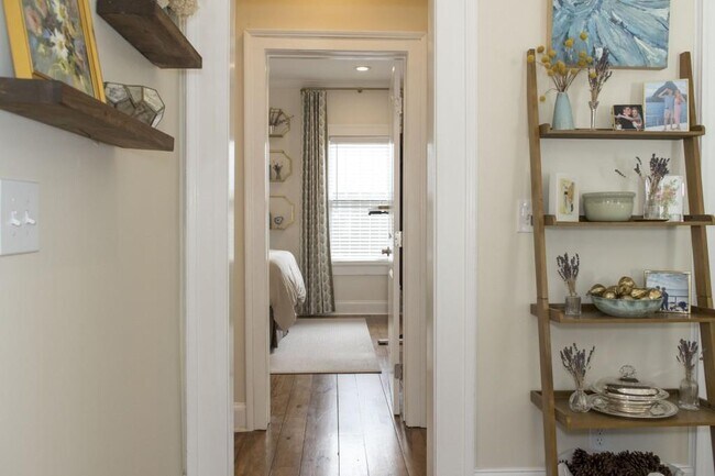 Building Photo - 801 Durant Pl NE