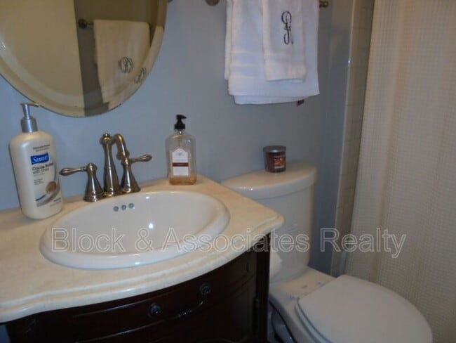 Building Photo - 2314 Dover Pl