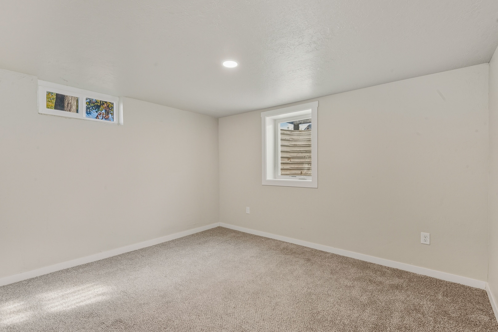 Building Photo - 2020 W Bedford Dr