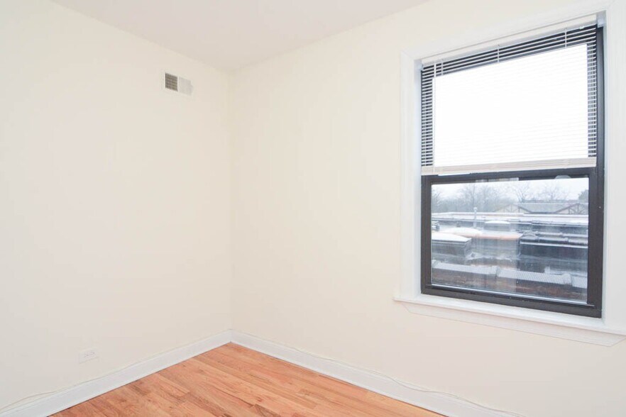 Building Photo - 385 Park Ave