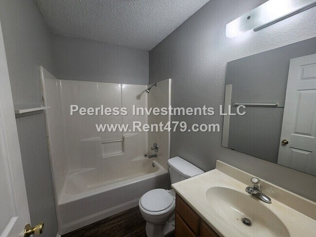 Building Photo - 511 4th Ave SW