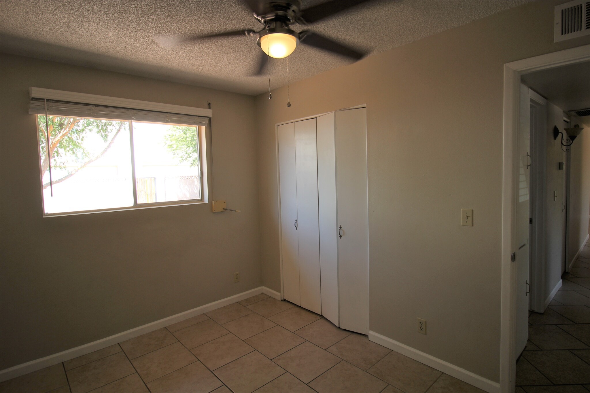 Building Photo - 1130 W 9th St