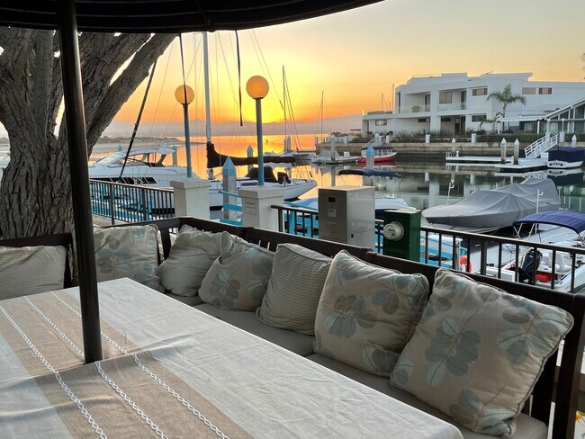 Building Photo - 49 Kingston Ct S