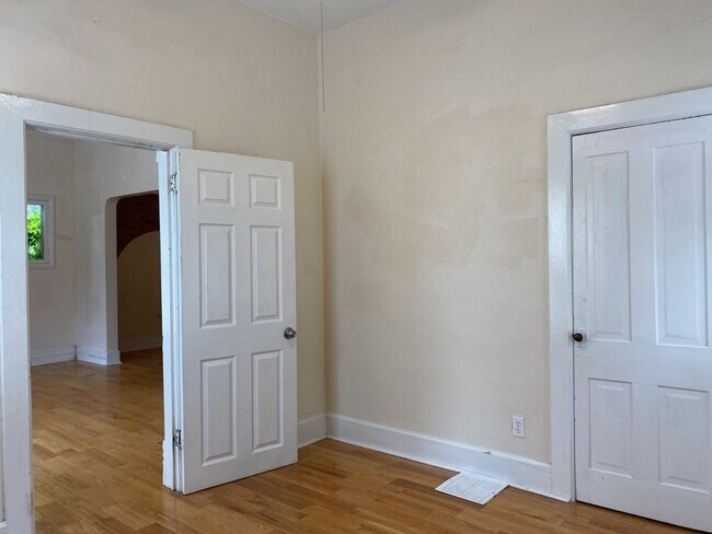 Building Photo - Classic Old Town Fort Collins 2 Bed 2 Bath Home Close to CSU