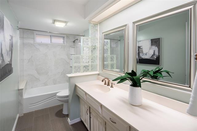 Building Photo - 3528 Pinehurst Dr