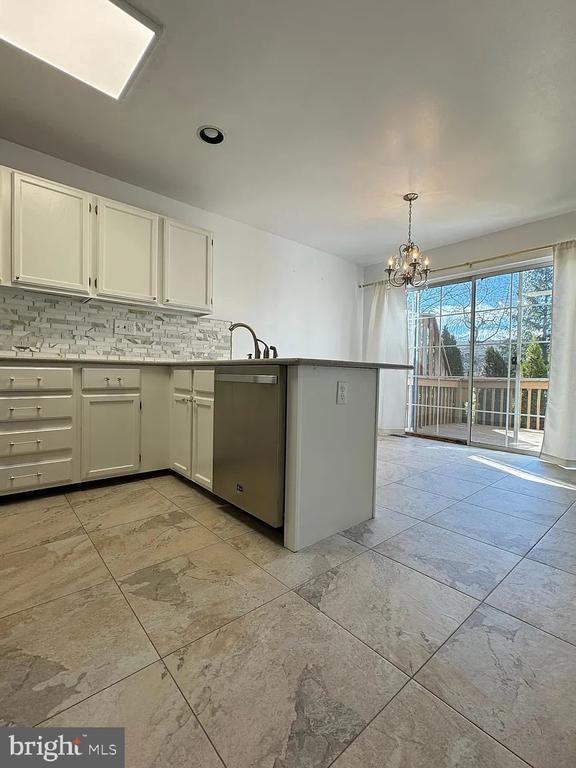 Building Photo - 518 Country Club Dr