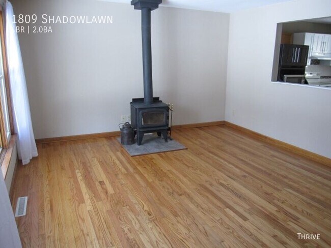 Building Photo - 1809 Shadowlawn-