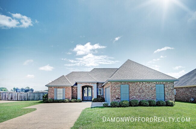 Building Photo - 142 Lakeway Drive