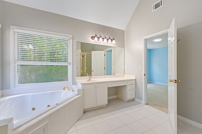 Building Photo - 1940 Bentbrooke Trail