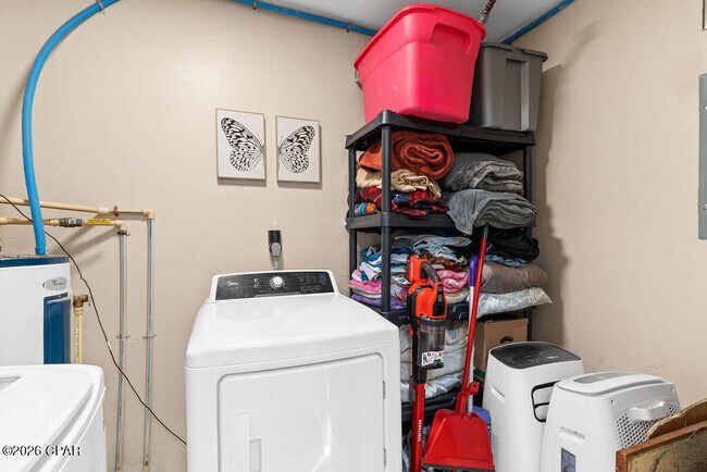 Building Photo - 808 Forestdale Ave