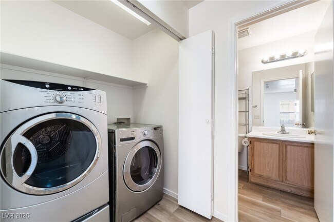 Building Photo - 5474 Jacobs Field St