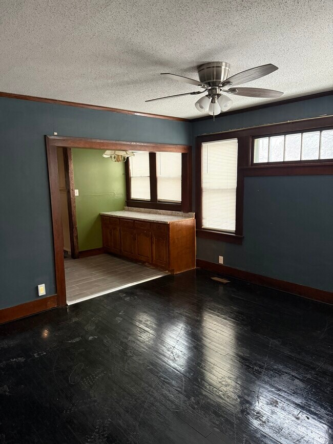 Building Photo - 1201 SW Garfield Ave