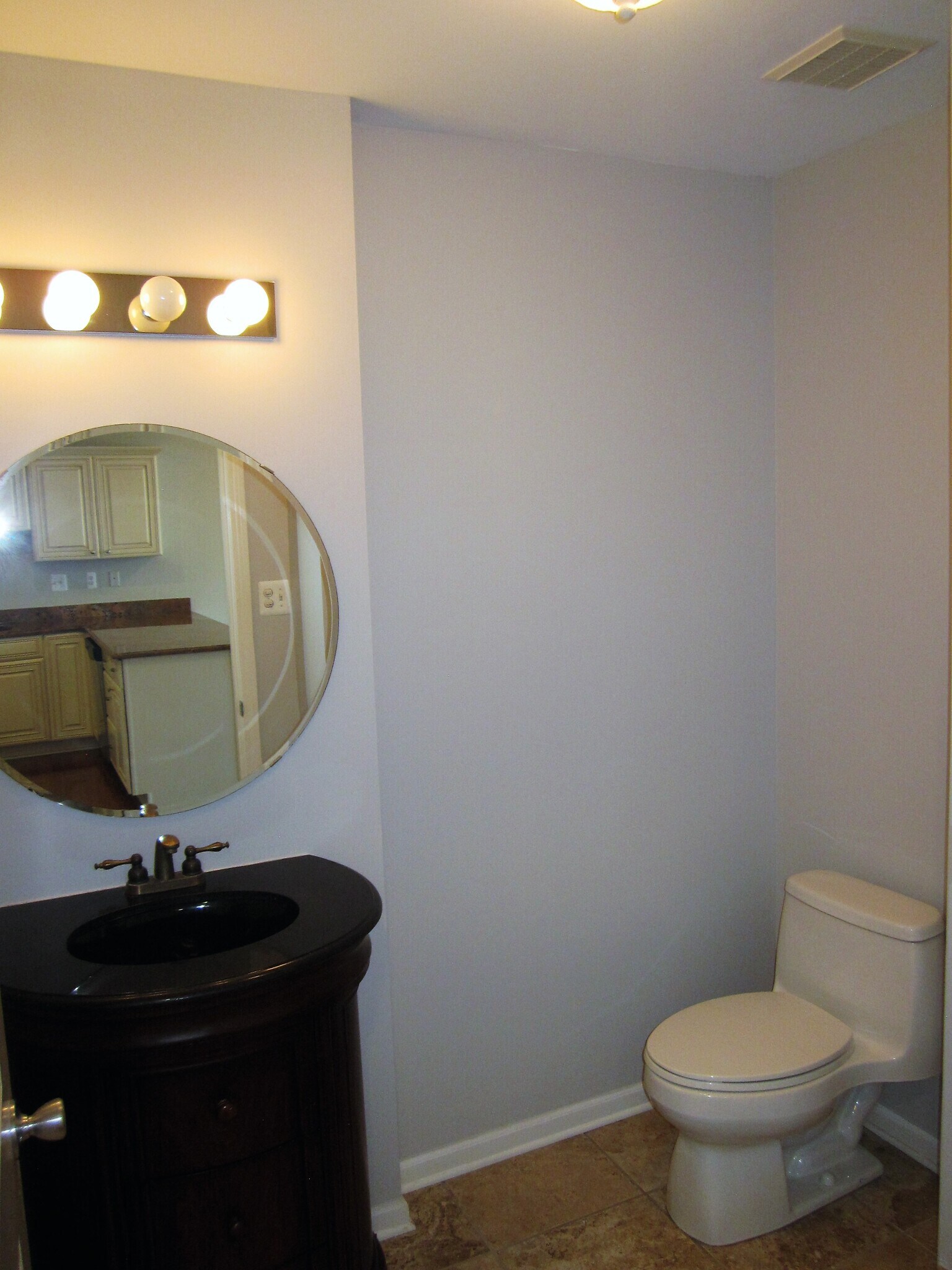 Building Photo - 614 E 11 Mile Rd