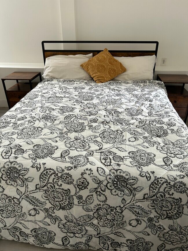 Building Photo - 7311 Gladys Ave