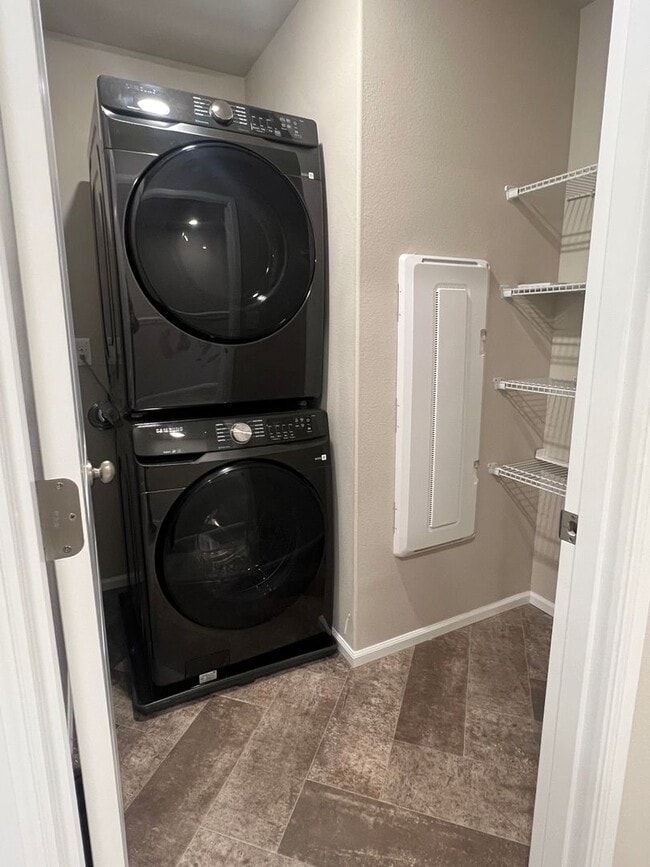 Building Photo - Beautiful 3 Bedroom Townhome in Dupont