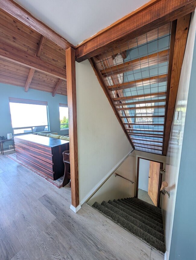Building Photo - A Luxury Beachfront Lodge Awaits! For Rent...