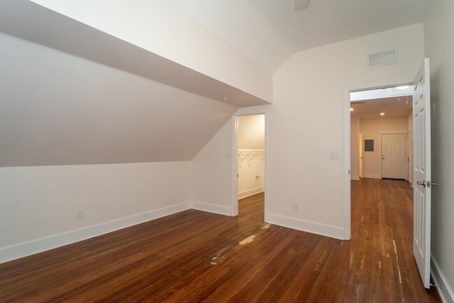Building Photo - 11 Aviles St