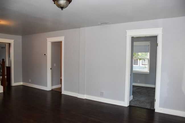 Building Photo - 154 N Shaffer St