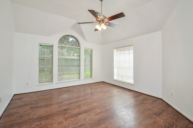 Building Photo - 1631 Berkoff Dr