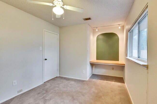 Building Photo - 9706 Moorberry St