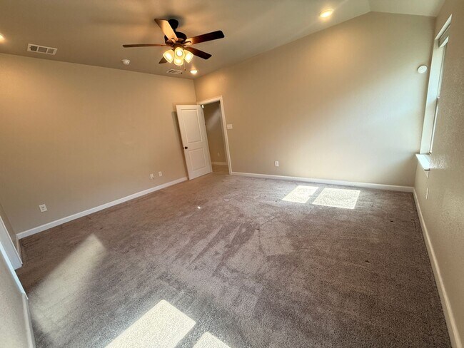 Building Photo - 4-Bedroom House for Rent in Copperas Cove