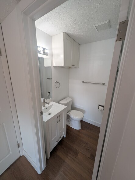 Master Bathroom - 19609 Gunners Branch Rd