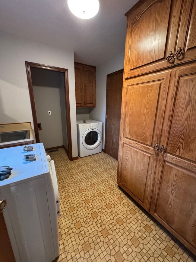 Building Photo - 21635 SW Elwert Rd