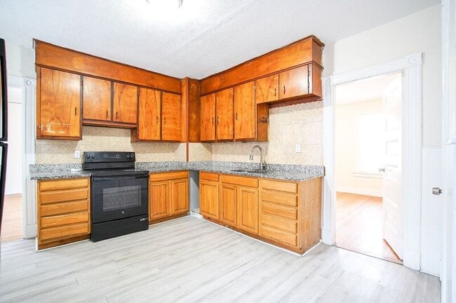 Building Photo - 51-53-53 Leyfred Terrace