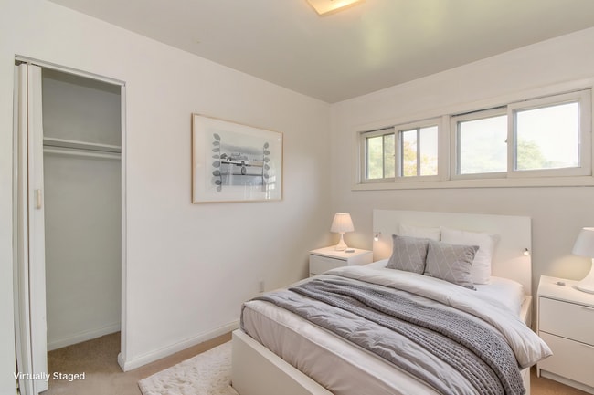 Building Photo - Welcome To Vintage Split-Level Living!