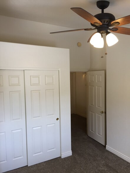 Building Photo - 1379 E Scarlet Dr