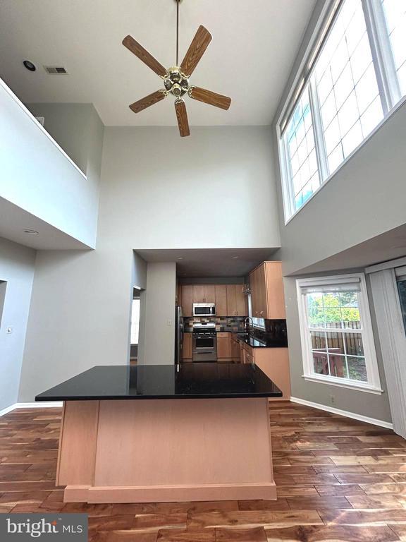 Building Photo - 5556 Village Center Dr