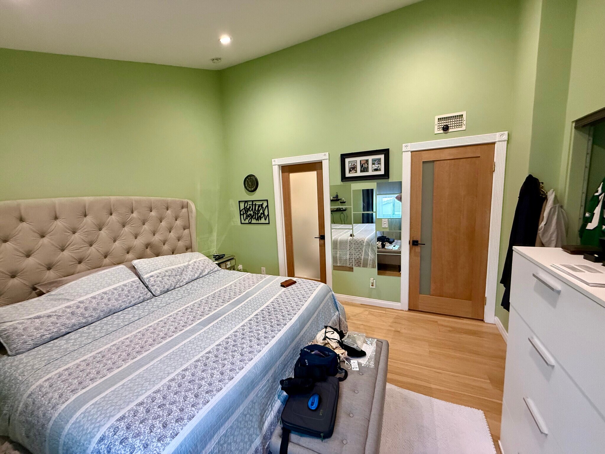 Master bedroom - 1247 E Wilson Ave