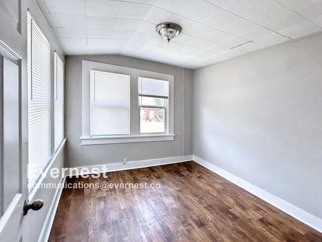 Building Photo - 2915 Ave Y