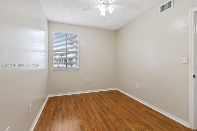 Building Photo - 9187 Fontainebleau Blvd