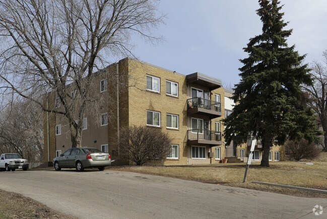 Building Photo - Seven Eleven Apartments