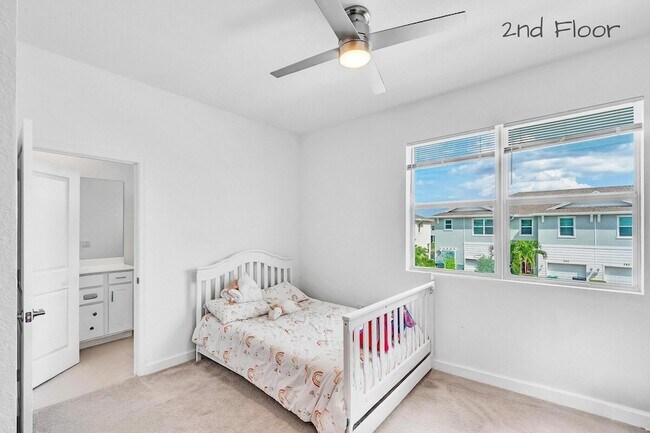 Building Photo - 235 SE Woodbark St