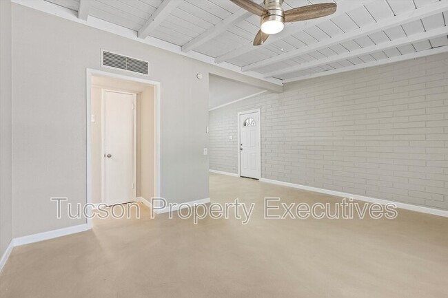 Building Photo - 3317 N Howard Blvd