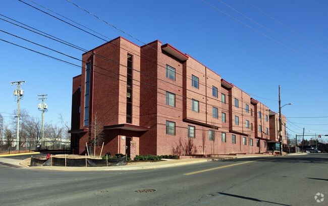 Building Photo - The Crossings