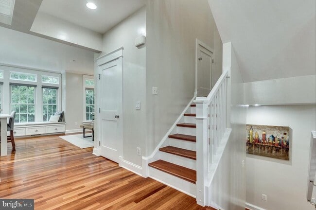 Building Photo - 820 W Glebe Rd