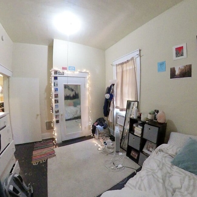 Building Photo - 521 E 2nd St