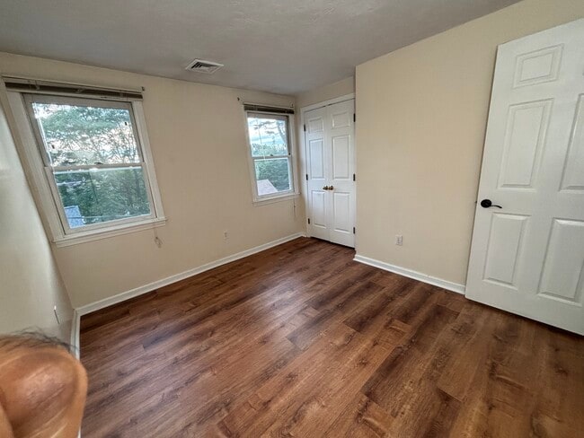 Building Photo - 118 Montclair Ave