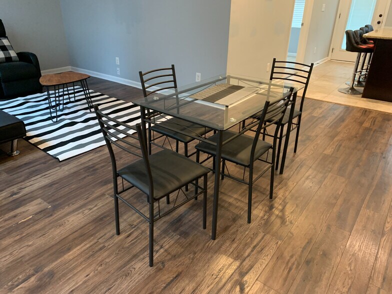 Building Photo - Room in House on Pineland Cir