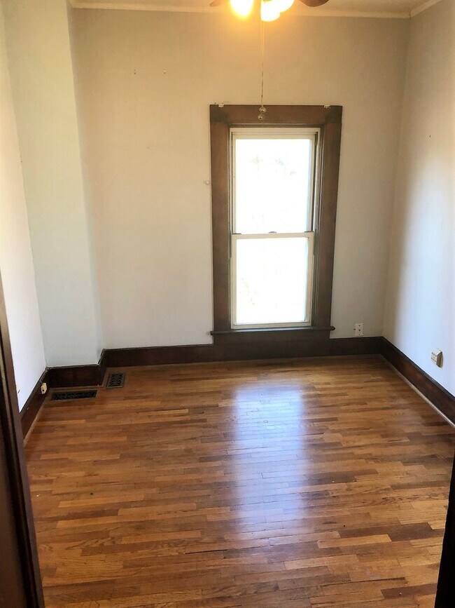 Building Photo - 4 Bed, 2 Bath, Home Office, Pet Friendly!!