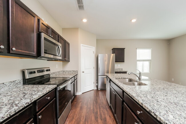 Building Photo - 3740 Place Dr