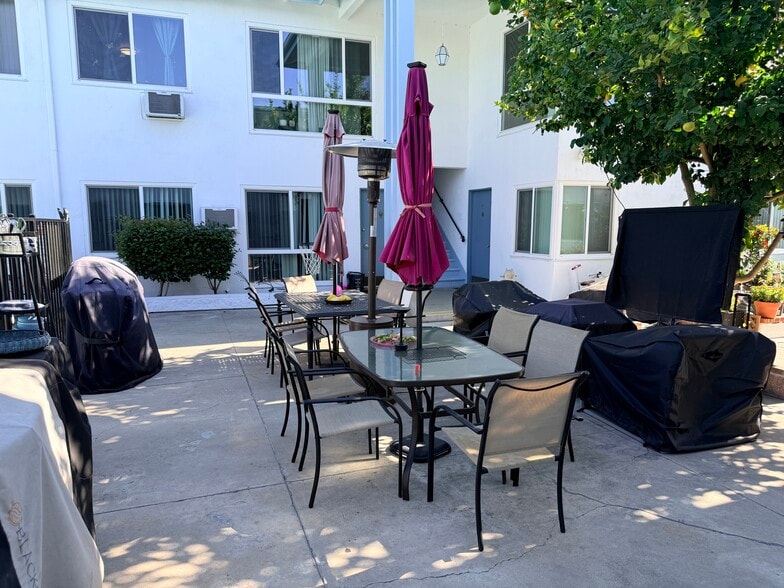 Community dining and entertainment - 4445 Murietta Ave