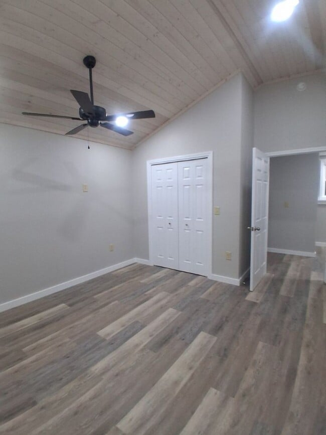 Building Photo - $1,800 - 2 Bedroom 2 Bathroom Newly Renova...