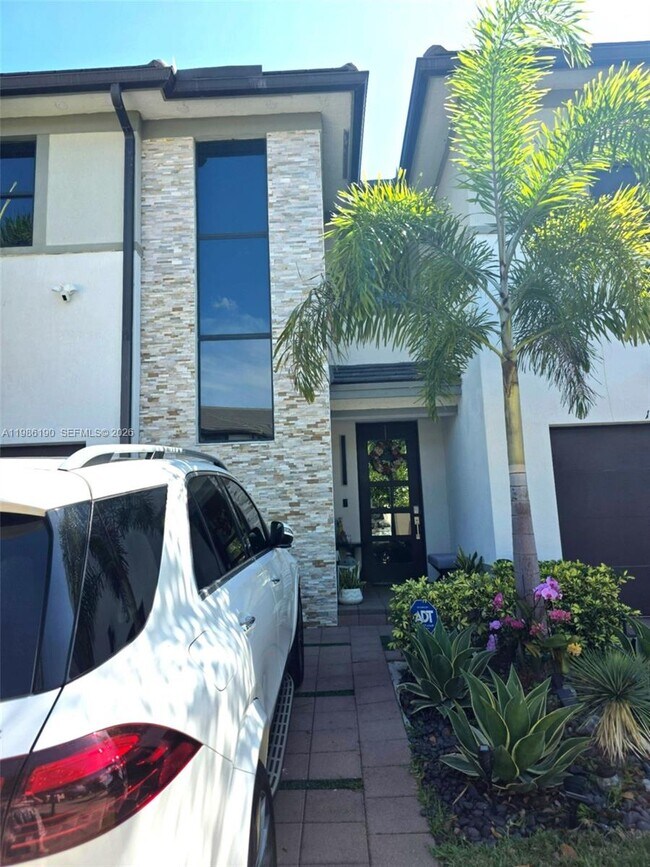 Building Photo - 15785 NW 91st Ct