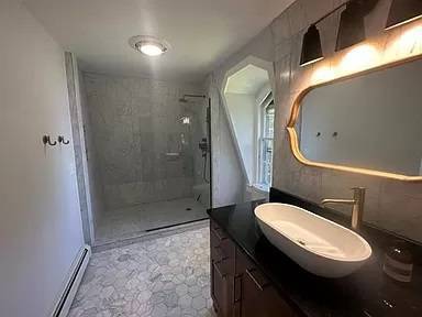 Building Photo - 8 Lake St